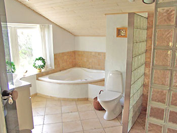Helles Badezimmer