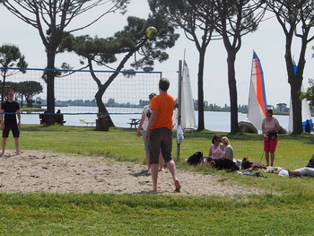 volleyball mit seeblick