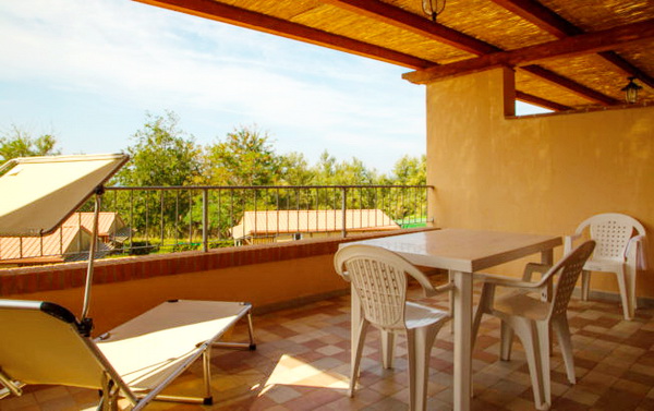 veranda mit gartenblick